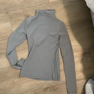 Skims grey turtle neck